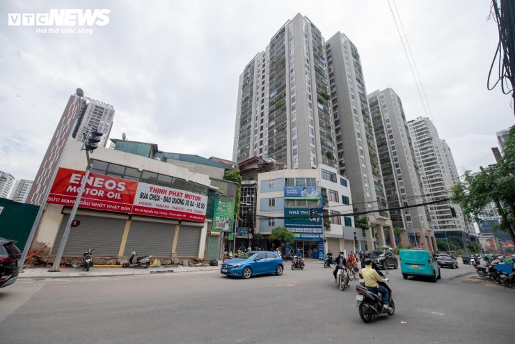 Nhiều hàng rào quây tôn được tháo dỡ, không gian tuyến phố cũng trở nên rộng hơn sau khi hoàn thành giải phóng mặt bằng.