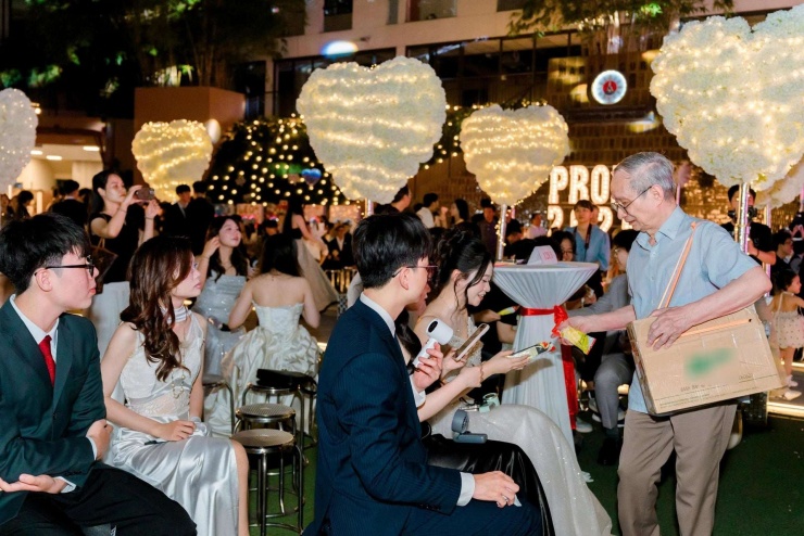 Chiếc kem tử tế để các em sống và làm việc tử tế như bố mẹ, thầy cô mong đợi.