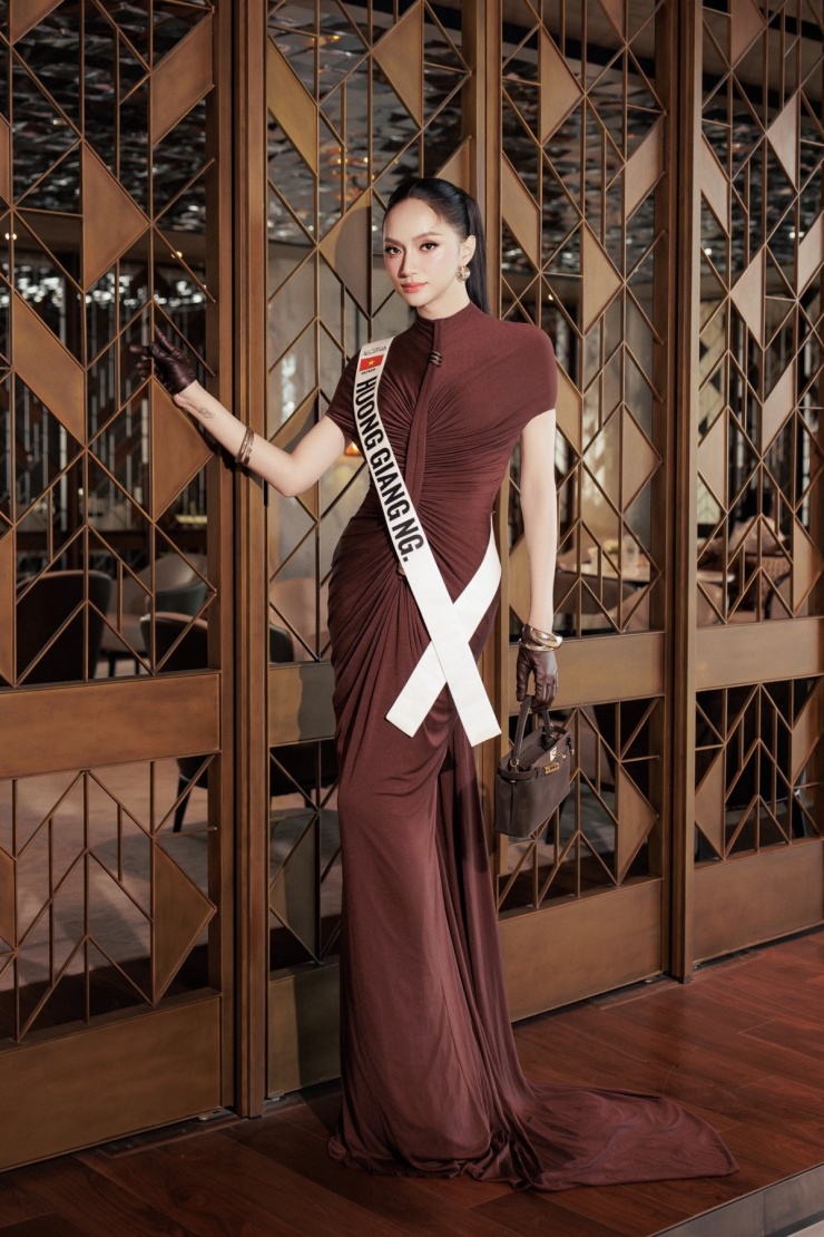 Hương Giang chăm đi giày 20 cm ở Miss Grand dù chân sưng phù - 8