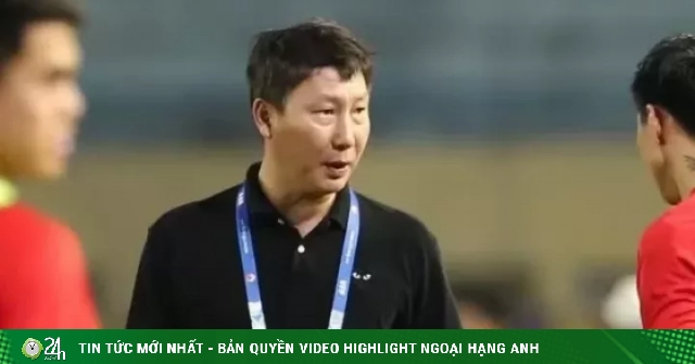 HLV Kim Sang-sik đưa tuyển Việt Nam sang Hàn Quốc rèn quân