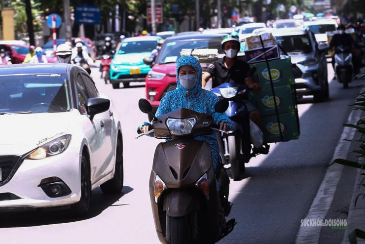Người lao động nhọc nhằn mưu sinh dưới nắng như đổ lửa - 4