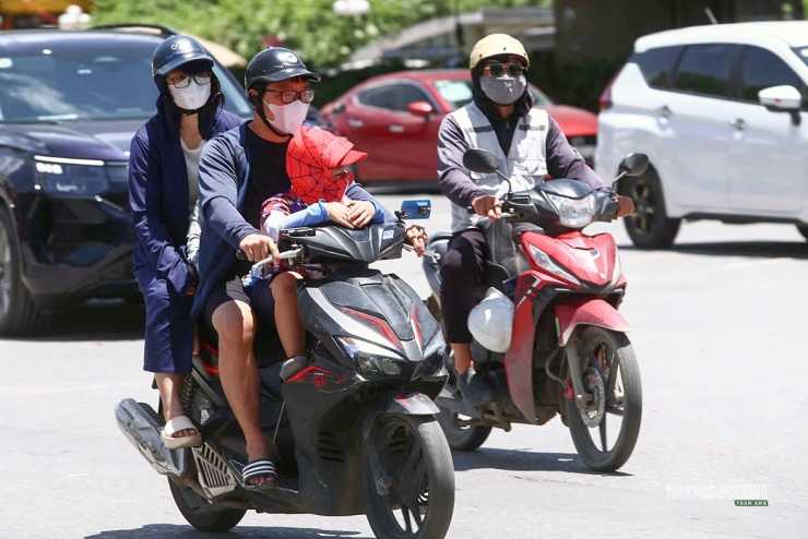 Người lao động nhọc nhằn mưu sinh dưới nắng như đổ lửa - 10