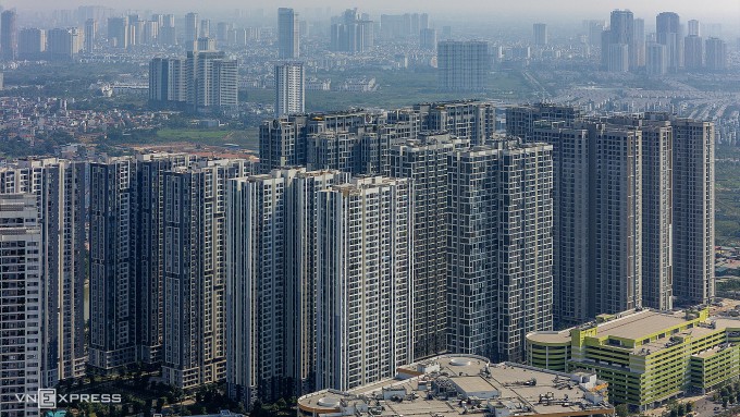 Một dãy tòa chung cư phía tây Hà Nội. Ảnh: Giang Huy