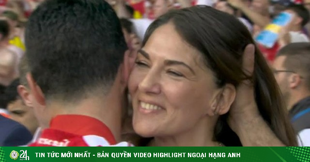 HLV Arteta tình tứ ôm hôn vợ hoa hậu, ăn mừng Arsenal vô địch Ngoại hạng Anh
