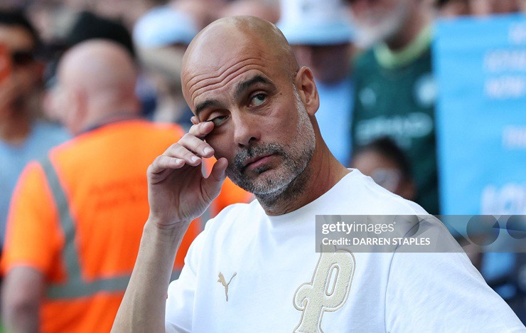Pep Guardiola xúc động trong trận đấu cuối cùng dẫn dắt Man City