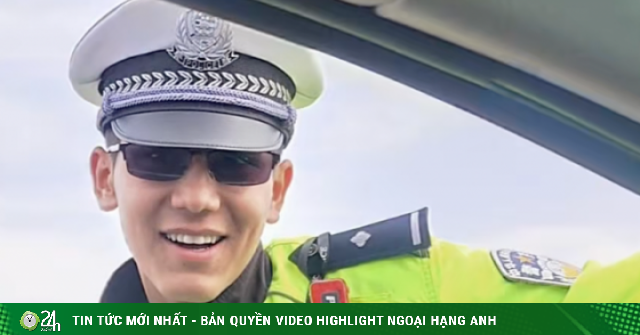 Cảnh sát giao thông ở hồ Sayram bất ngờ nổi tiếng vì nụ cười