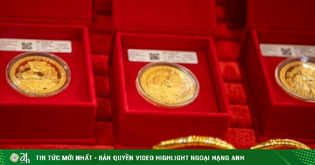 Giá vàng tăng dựng đứng, dầu lao dốc trước diễn biến mới