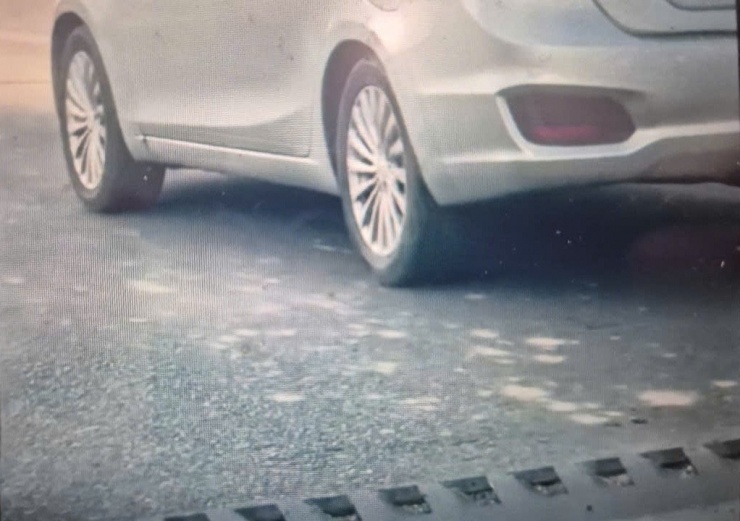 Khe co giãn bị trồi lên do nắng nóng.