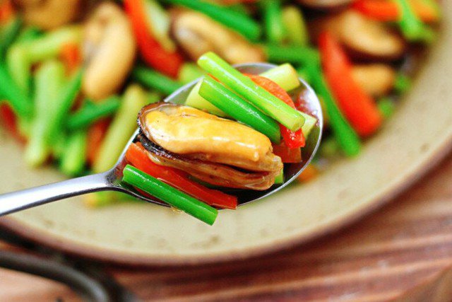 Ngồng tỏi xào vẹm lạ miệng, bổ dưỡng