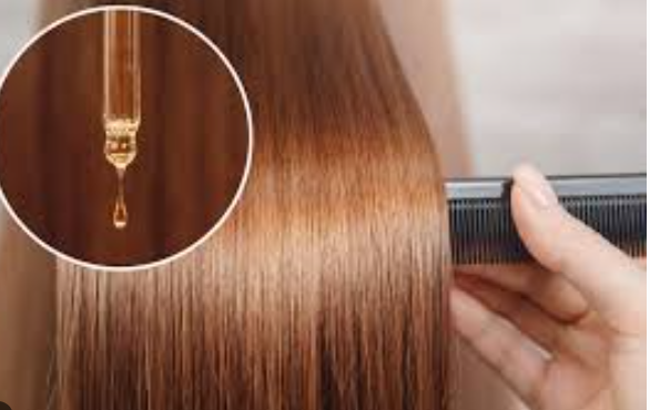 Dưỡng tóc không cần xả giúp bảo vệ tóc sau khi gội.