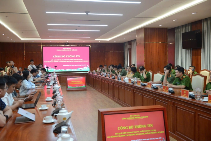 Công an TP HCM họp báo thông tin vụ án đặc biệt nghiêm trọng, sáng 26/5. Ảnh: Quốc Thắng
