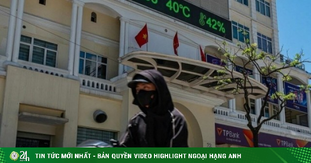 Người Hà Nội đi làm sớm tránh nắng nóng