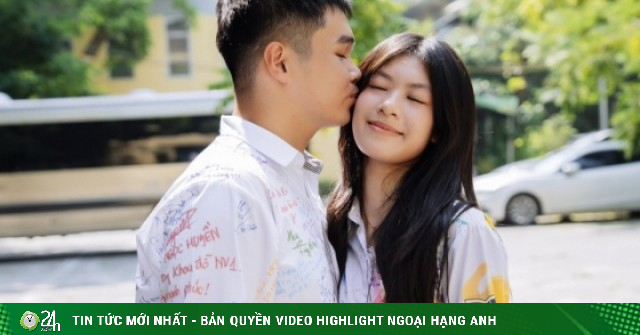 Học sinh Phan Đình Phùng tay trong tay lưu giữ khoảnh khắc bế giảng