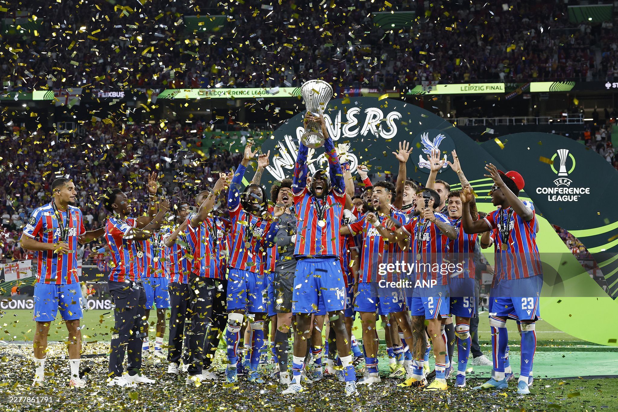 Xin chúc mừng Crystal Palace khi họ đã trở thành tân vương của Conference League