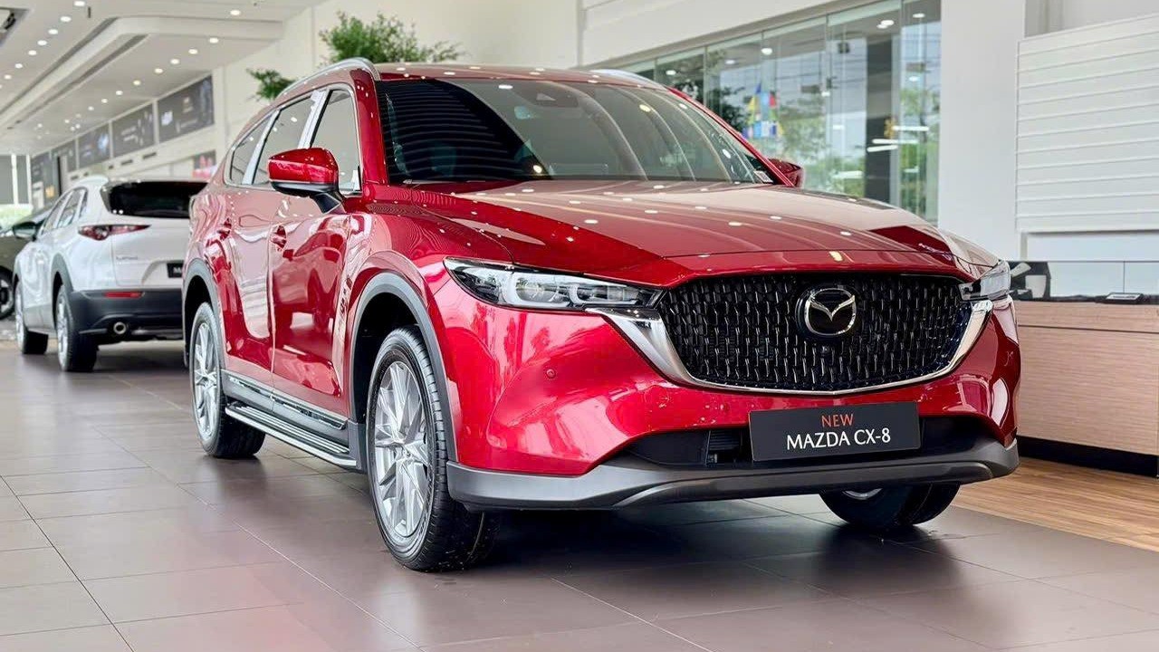 Mazda CX-8 2.5 Luxury có giá niêm yết mới chỉ 899 triệu đồng.