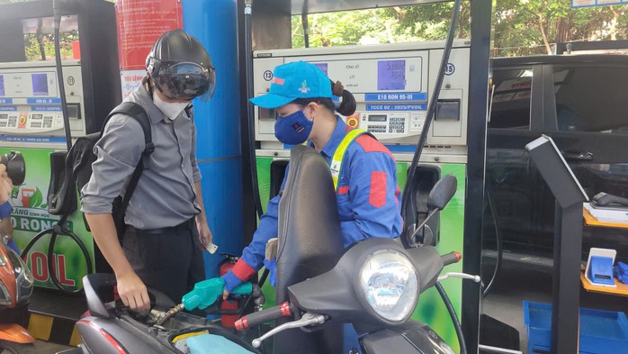 Một ngày trước 1-6, Bộ Công Thương yêu cầu hãng xe đánh giá toàn diện tác động của xăng E10