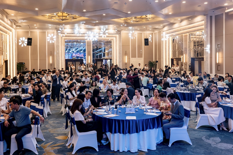 Hơn 300 khách tham dự đã có mặt tại hội thảo để cập nhật thông tin và tìm kiếm cơ hội đầu tư “Nam tiến”.
