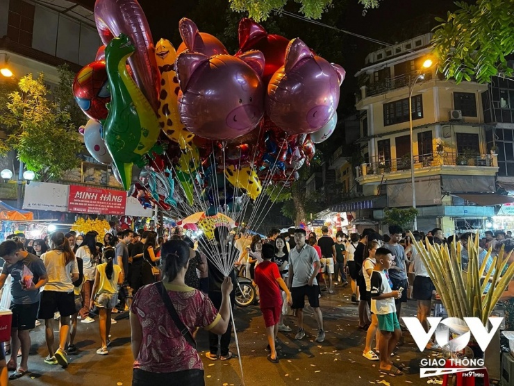 Người dân bày tỏ mong muốn Hà Nội sớm có các dịch vụ về đêm