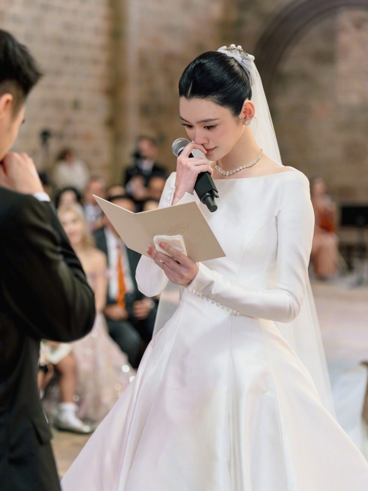 Hề Mộng Dao và con trai tỷ phú cưới trong lâu đài - 4