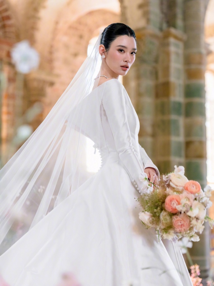 Hề Mộng Dao và con trai tỷ phú cưới trong lâu đài - 8