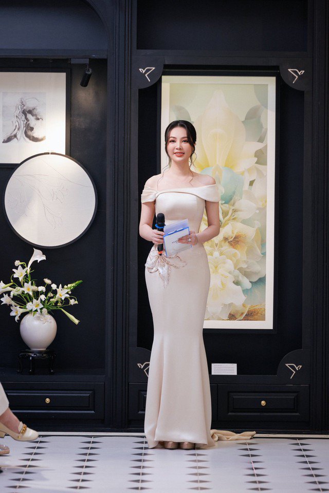 Sau khi giành ngôi Á hậu của Hoa hậu Việt Nam 2008, cô trở thành một trong những gương mặt quen thuộc của Đài Truyền hình Việt Nam và được khán giả yêu mến qua vai trò MC.