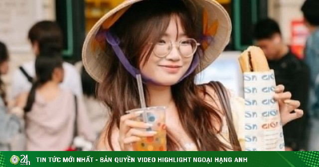 Bánh mì nhân bún chả, phở bò sốt vang hút khách tại Hà Nội