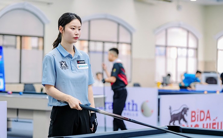 Hot girl này thi đấu đến 3 nội dung là pool nữ, pool nam và carom 3 băng nữ