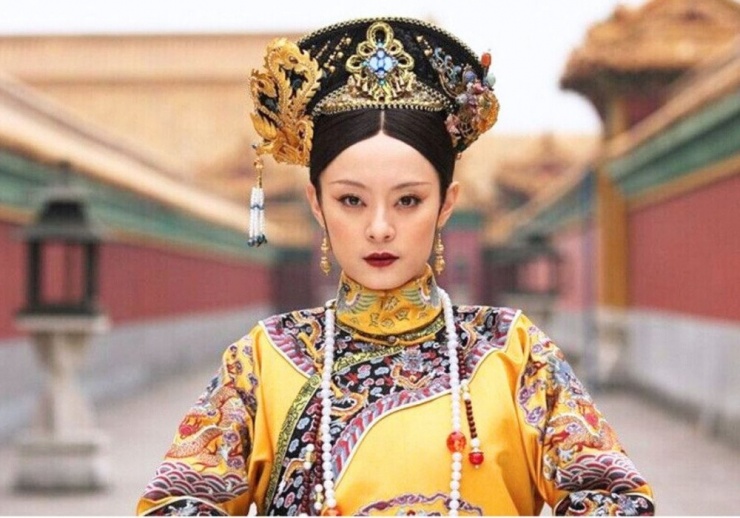 Diễn viên Tôn Lệ vỡ mạch máu mắt khi quay phim dưới nắng nóng 40 độ - 4