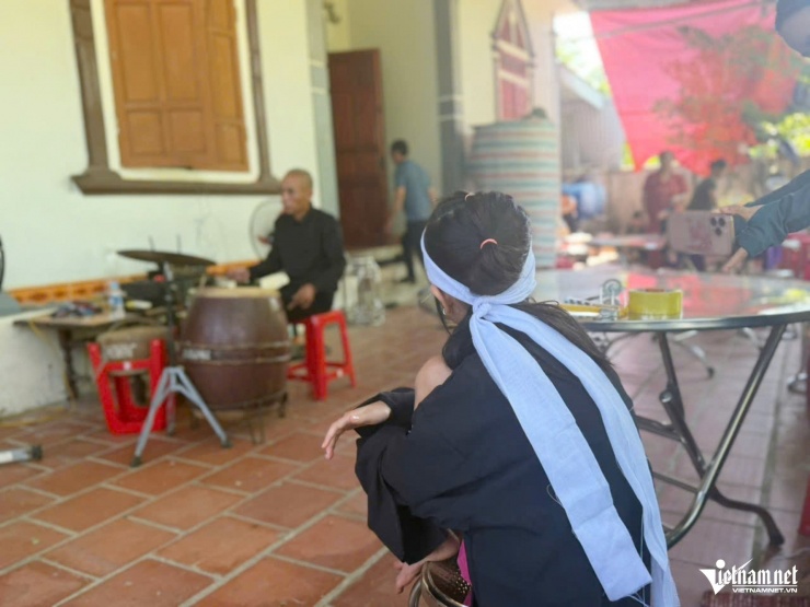 Cháu L. vẫn chưa hết bàng hoàng sau biến cố khiến mẹ, em gái và anh chị họ tử vong.