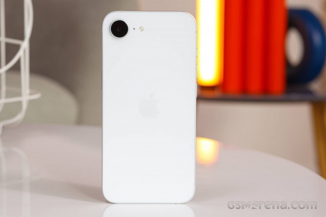 iPhone 16e
