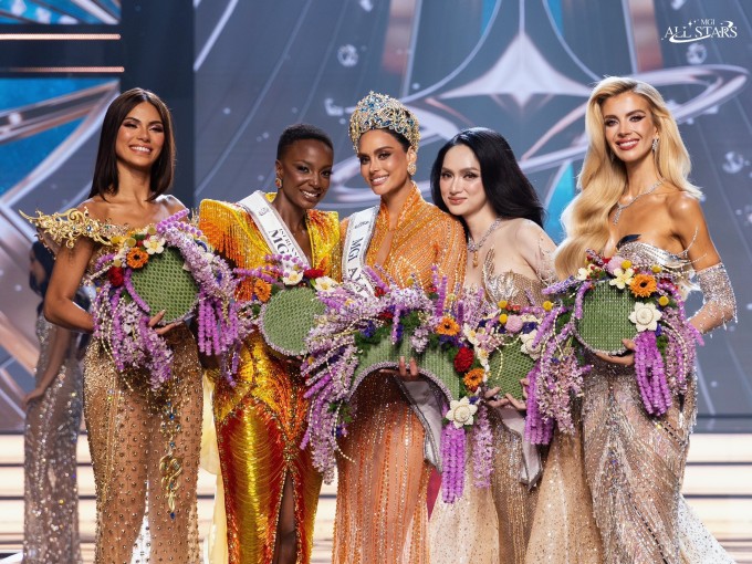 Top 5 MGI All Stars (từ trái qua): Gazini Ganados (Philippines), Faith Maria Porter (Ghana), Vanessa Pulgarín (Colombia), Hương Giang và Mariana Beckova (Cộng hòa Czech).