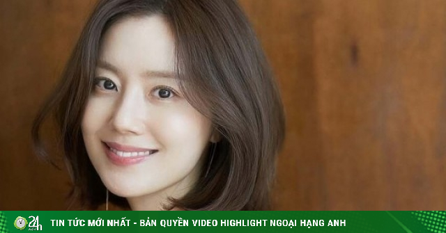 'Cô dâu tháng 6' Moon Chae Won khoe ảnh cưới