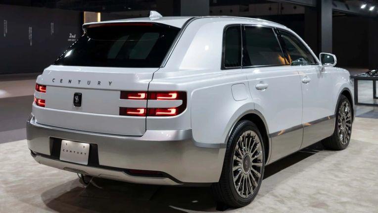 Độc lạ xe SUV Nhật rao bán giá khủng tại Nga - 2