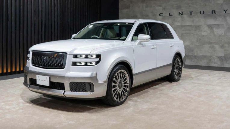 Toyota Century SUV với mức giá lên tới 52.900.000 ruble tương đương hơn 19,4 tỷ đồng tại Nga.