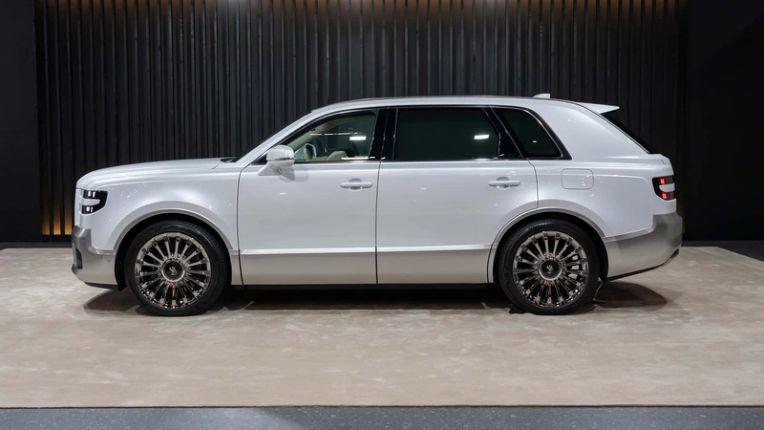 Xe được trang bị hệ truyền động Plug-in Hybrid (PHEV) bao gồm động cơ xăng và mô tơ điện.