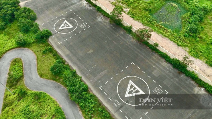 Xung quanh khu vực đường đua đều được rào chắn kín mít.