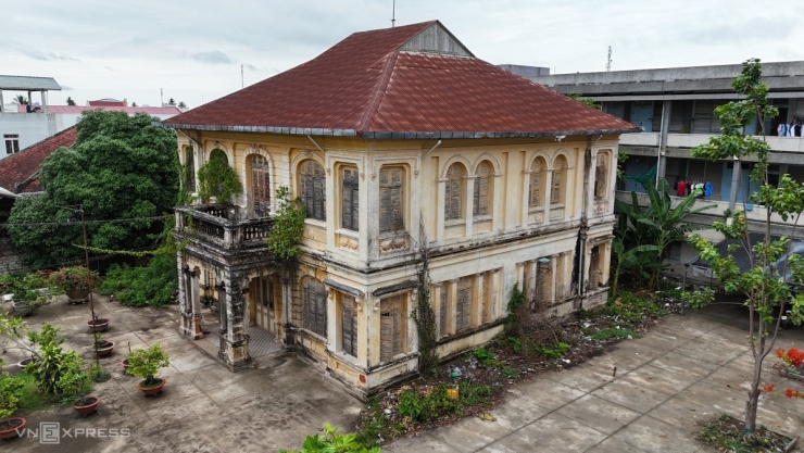 Loạt dinh thự trăm tuổi đổ nát ở miền Tây - 11
