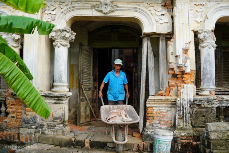 Loạt dinh thự trăm tuổi đổ nát ở miền Tây - 10