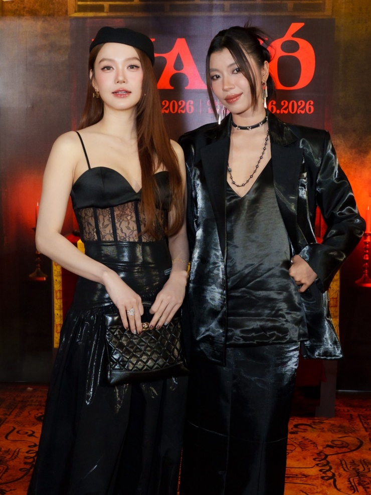 Em gái Trấn Thành mặc sexy đi thảm đỏ - 2