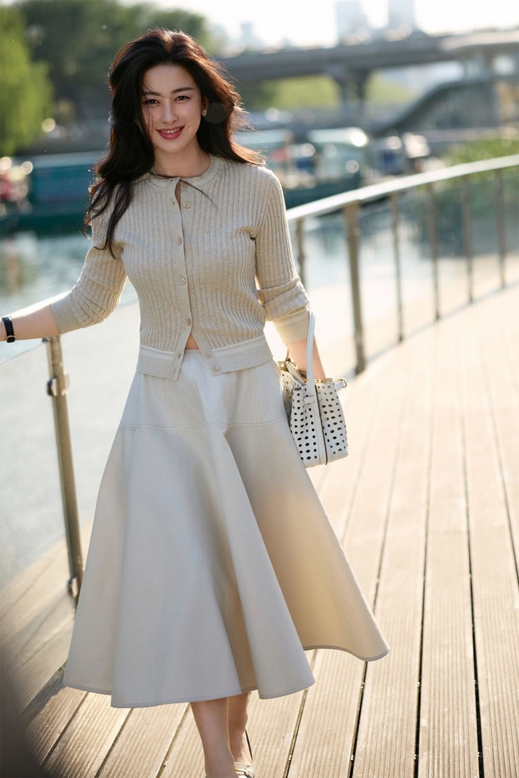 Tuy nhiên, những khúc mắc chưa được giải quyết trong mối quan hệ cũ của Lý Tuyền cùng sự khác biệt trong quan điểm sống đã khiến khoảng cách giữa hai người ngày càng lớn. Chuyện tình tan vỡ, Chu Châu lặng lẽ sang nước ngoài phát triển sự nghiệp, dành thời gian cho bản thân và những mục tiêu riêng.