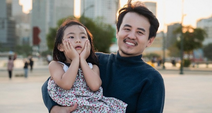 Hồ Quang Mẫn và con gái.