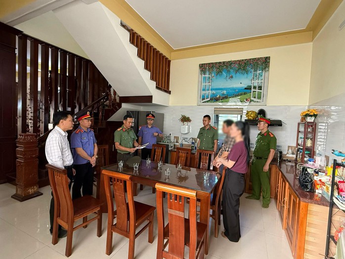Ông Nguyễn Văn Đông, hiệu trưởng Trường Tiểu học số 2 Quảng Phúc, bị bắt tạm giam để phục vụ công tác điều tra