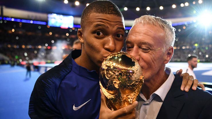 HLV Deschamps hướng tới chức vô địch World Cup 2026