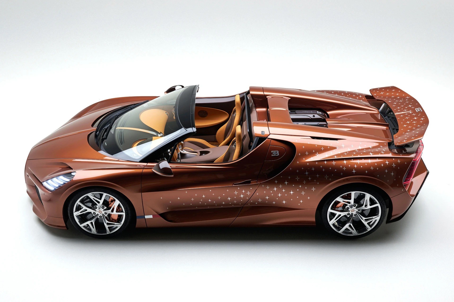 Bugatti W16 Mistral 'Le Retour du Jeune Prince' là một tác phẩm nghệ thuật về cá nhân hoá Sur Mesure.