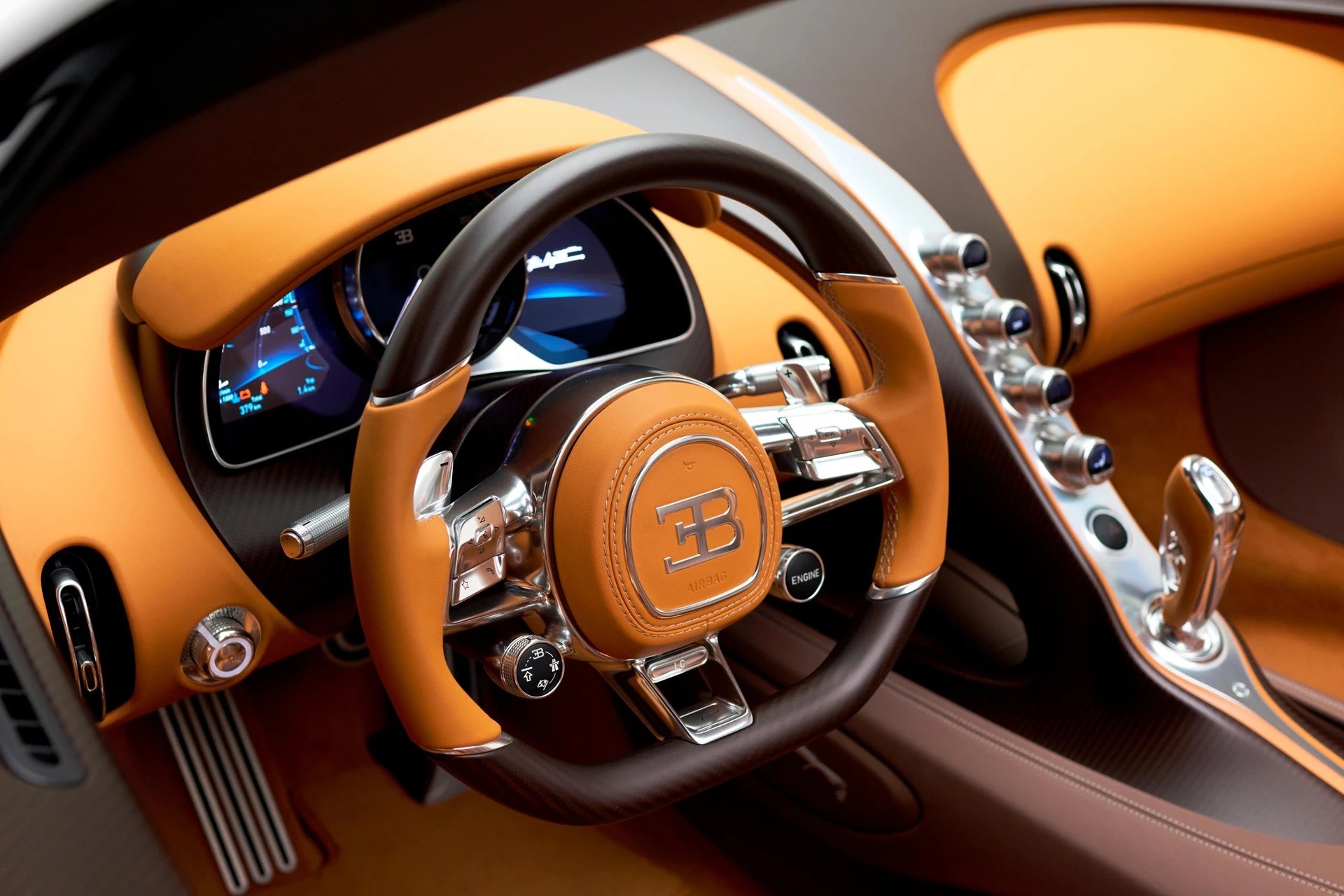 Bugatti trình làng mẫu siêu xe W16 Mistral 'Le Retour du Jeune Prince' - 7