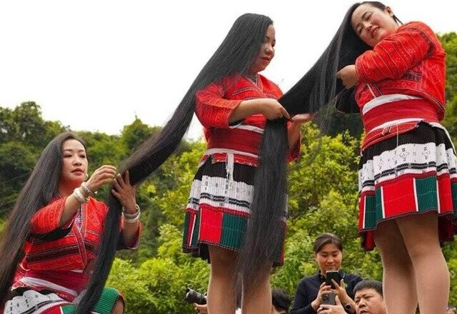Mái tóc dài được "bước lên sân khấu"