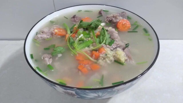 Canh xương nấu đậu xanh là món lạ miệng, thơm ngon ngày hè