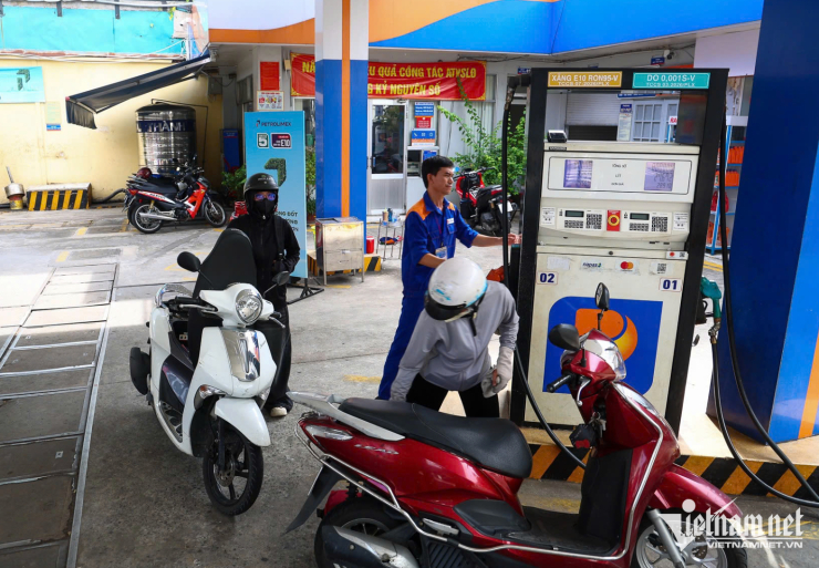 Giá xăng dầu trong nước tuần này được điều chỉnh giảm mạnh. Ảnh: Tuấn Hùng