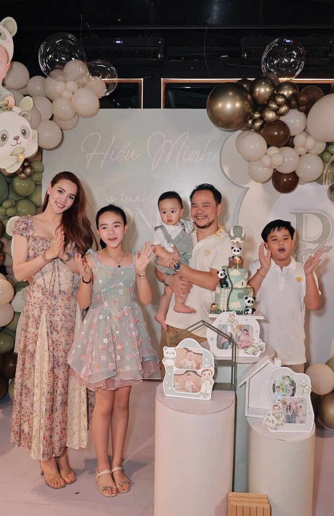 Ảnh sao 9/6: Hoa hậu Phạm Hương khoe ảnh sinh nhật con trai - 10