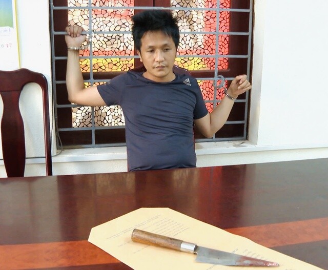 Đối tượng Lê Đình Triều và hung khí.